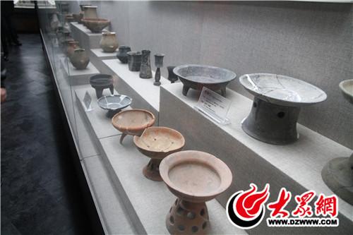 東夷文化博物館館內(nèi)現(xiàn)有藏品850余件,品類豐富,特色突出 東夷文化博物館館內(nèi)現(xiàn)有藏品850余件,品類豐富,特色突出