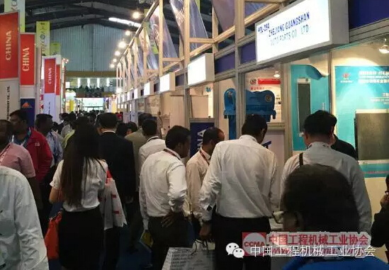 第八屆印度國(guó)際工程機(jī)械與技術(shù)展覽會(huì)隆重開幕(圖4) 人潮涌動(dòng)的中國(guó)展區(qū)