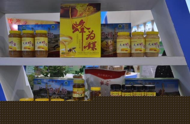 陽泉市委副書記王旭明視察農(nóng)博會(huì)陽泉展廳