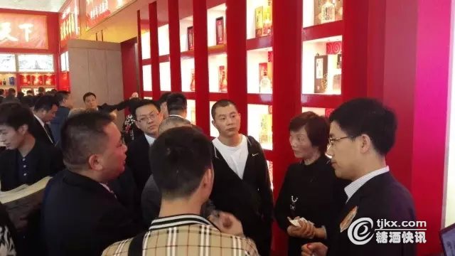 古井展廳引爆春糖會!五大看點讓客商香醉成都(圖3) 古井展廳引爆春糖會!五大看點讓客商香醉成都(圖3)