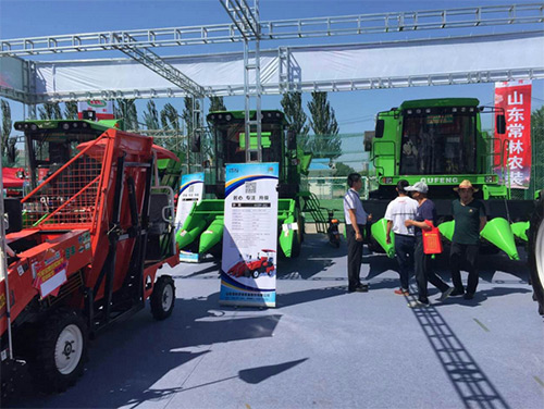 常林收獲機(jī)械內(nèi)蒙古國際農(nóng)機(jī)展會展雄姿(圖1) 就