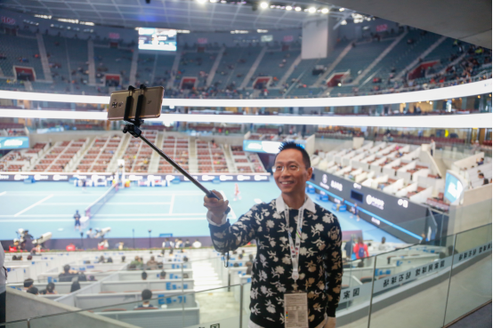 詹俊現(xiàn)身樂視中網(wǎng)展廳 樂Pro3成就賽場內(nèi)外獨特風景(圖3)