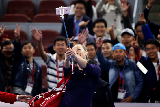 A-拉德萬斯卡參觀樂視中網展廳(圖4)