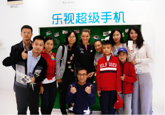 A-拉德萬斯卡參觀樂視中網展廳(圖1)