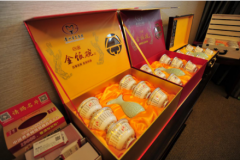 2016秋季糖酒會,陳寧率隊(duì)參觀金飯碗酒展廳